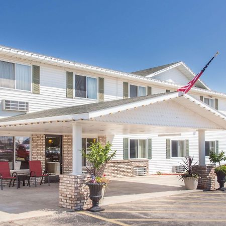 Super 8 By Wyndham Escanaba Zewnętrze zdjęcie