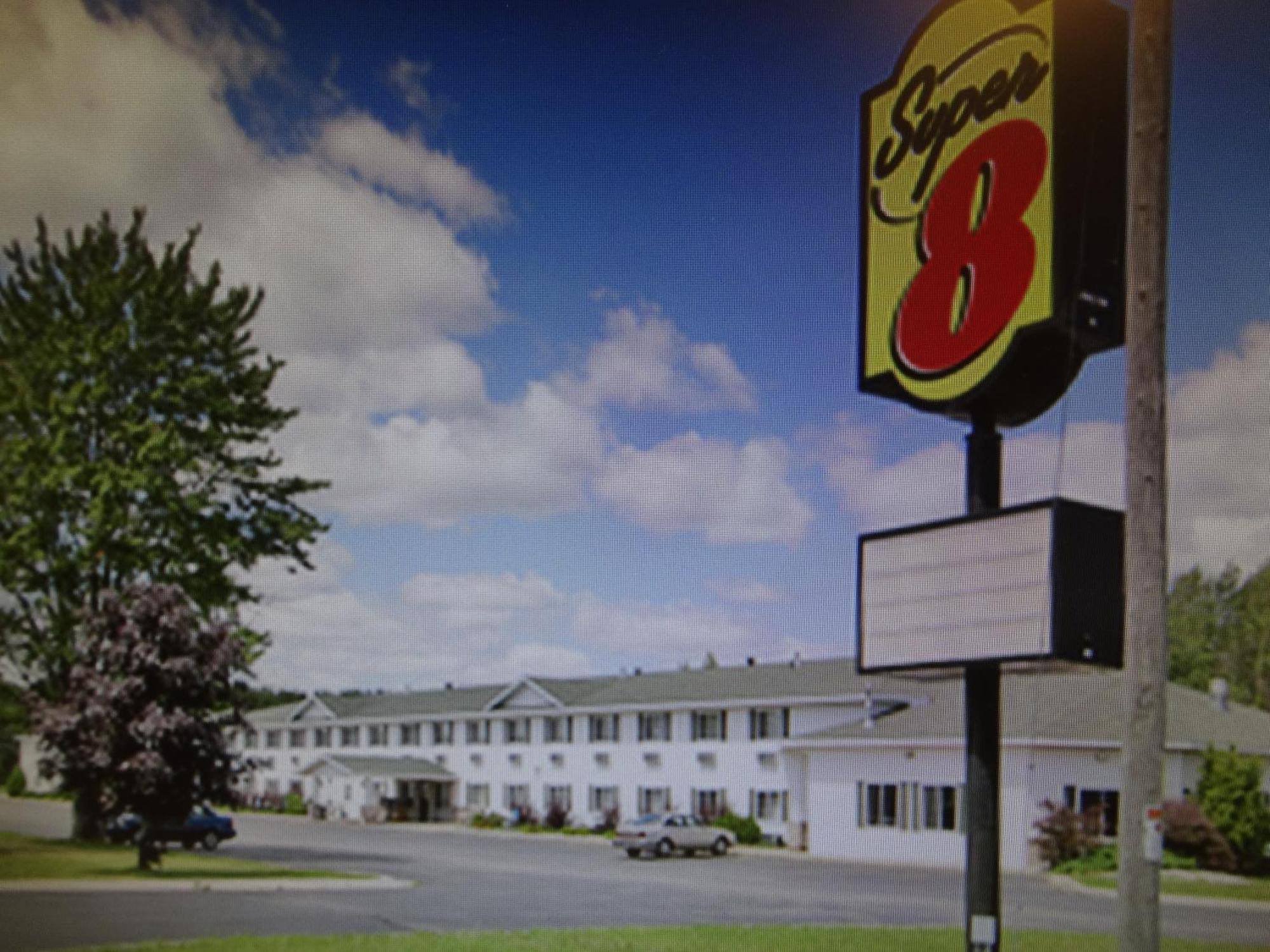 Super 8 By Wyndham Escanaba Zewnętrze zdjęcie