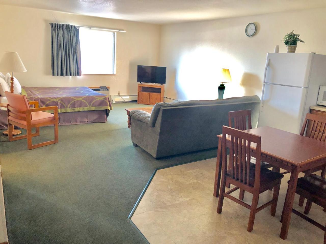 Super 8 By Wyndham Escanaba Zewnętrze zdjęcie